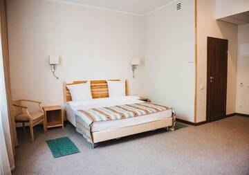 Фото номера Семейный двухместный номер с 1 кроватью Отель Green Park Hotel Airport Minsk г. Smolnitsa 2