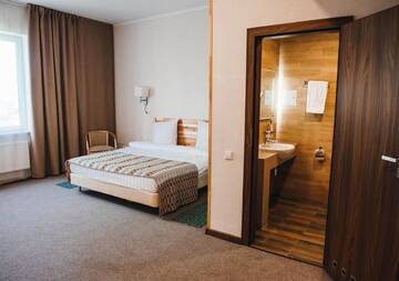 Фото номера Семейный двухместный номер с 1 кроватью Отель Green Park Hotel Airport Minsk г. Smolnitsa 3