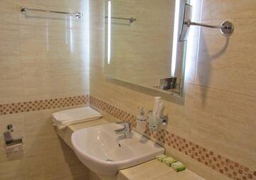 Фото номера Стандартный двухместный номер с 1 кроватью Отель Green Park Hotel Airport Minsk г. Smolnitsa 12